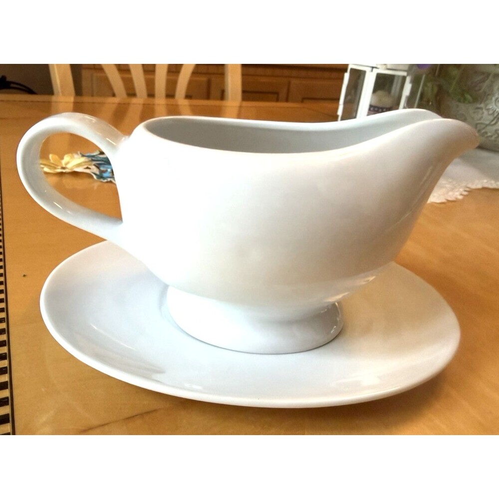 Crate & Barrel 2 pc Porcelain White Aspen Gravy Boat with Saucer Holidays EUC